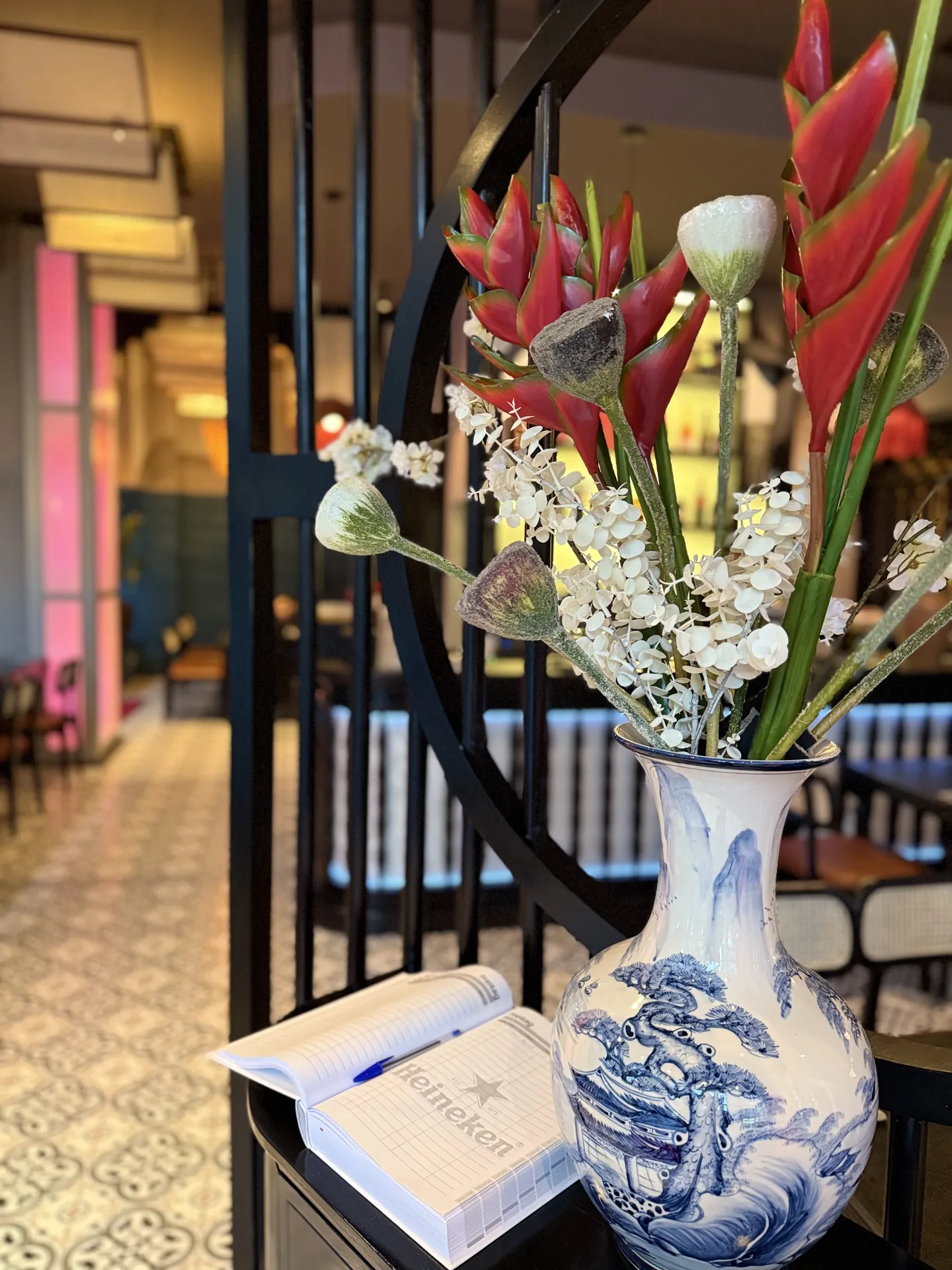 Flower vase in front of the moon gate